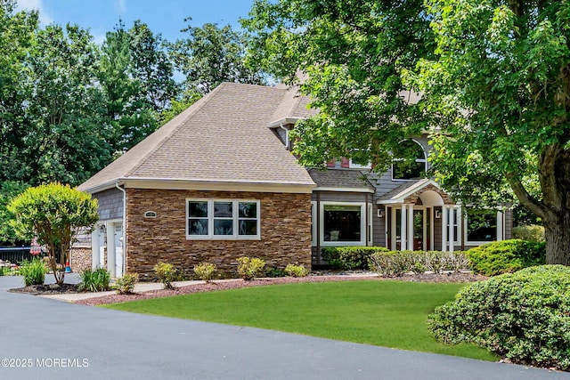 3 Algonquin Ct, Freehold, NJ 07728 - view of front of property featuring stone siding, a front lawn, roof with shingles, and a garage