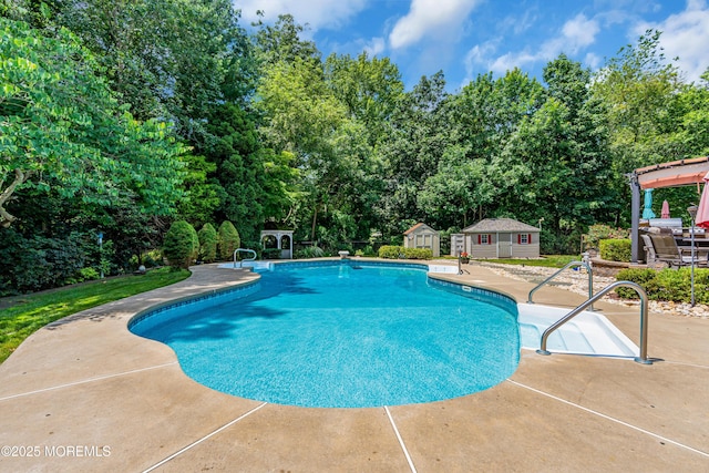 3 Algonquin Ct, Freehold, NJ 07728 - outdoor pool featuring a patio, a shed, and view of wooded area