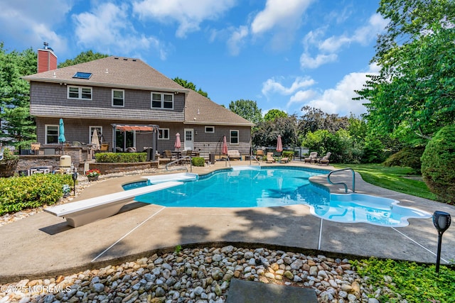 3 Algonquin Ct, Freehold, NJ 07728 - swimming pool featuring a patio and a diving board