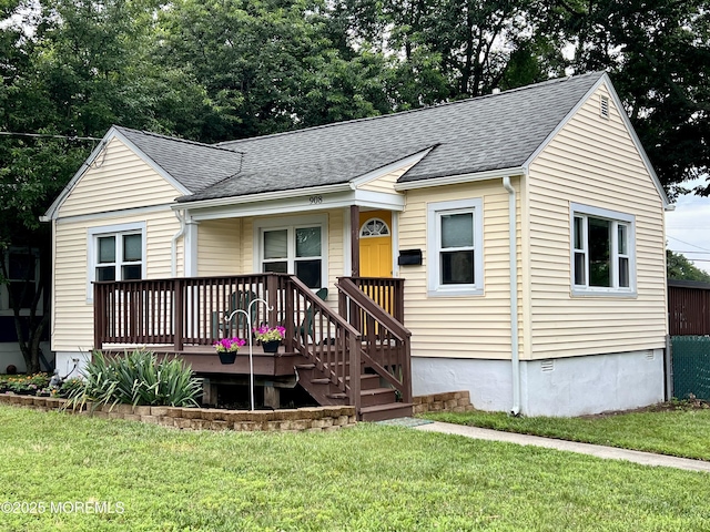 908 S Concourse, Keyport, NJ 07735 - bungalow-style home with a front yard, a shingled roof, and a porch