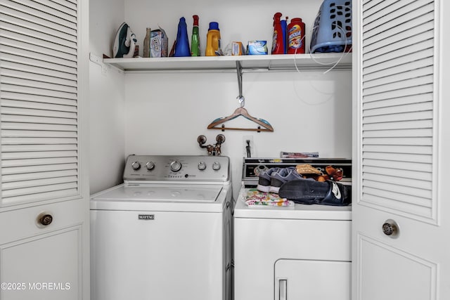 13 Millbrook Ct, Toms River, NJ 08757 - laundry area featuring washing machine and dryer