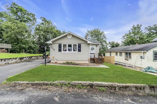 208 Hilltop Blvd, Cliffwood, NJ 07735 - view of front facade with a front yard