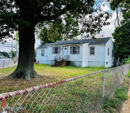 80 Seeley Ave, Keansburg, NJ 07734 - manufactured / mobile home with a fenced backyard