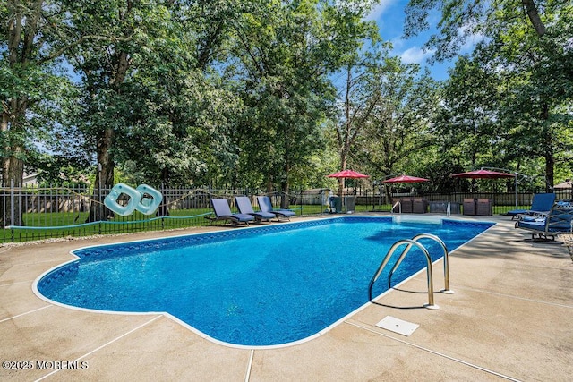 7 Crest Rd, Jackson, NJ 08527 - view of swimming pool featuring a patio area
