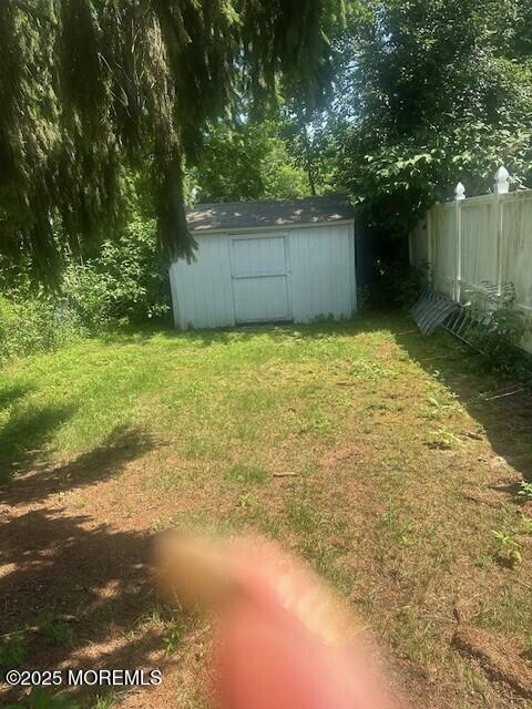 610 Agnes Ave, Brielle, NJ 08730 - view of yard with a storage shed