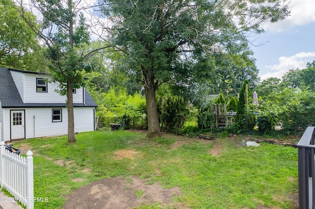 101 Broad St, Matawan, NJ 07747 - view of yard