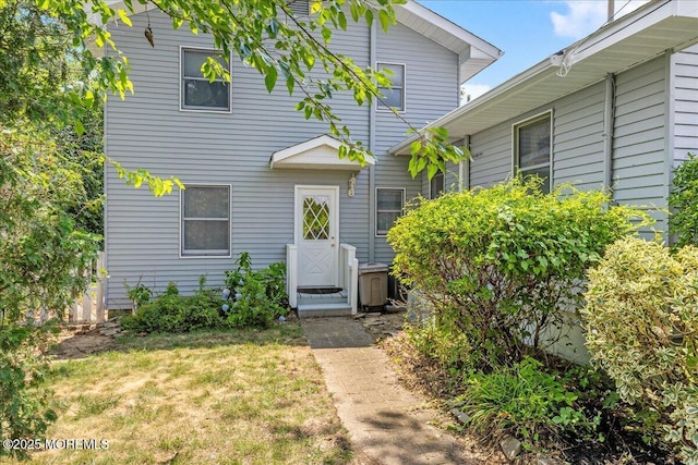 3 Sutphin Ave, Matawan, NJ 07747 - view of front facade featuring a front lawn