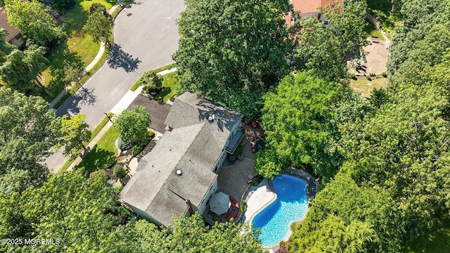 7 Lorraine Ct, East Brunswick, NJ 08816 - bird's eye view of a pool