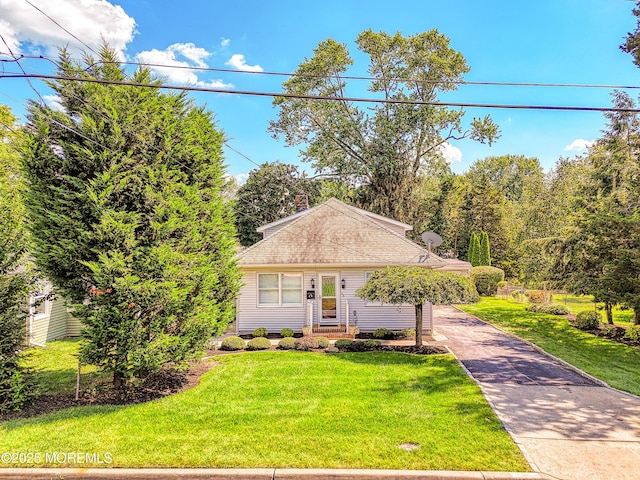 48 Washington Ave, Leonardo, NJ 07737 - bungalow with a front yard and driveway