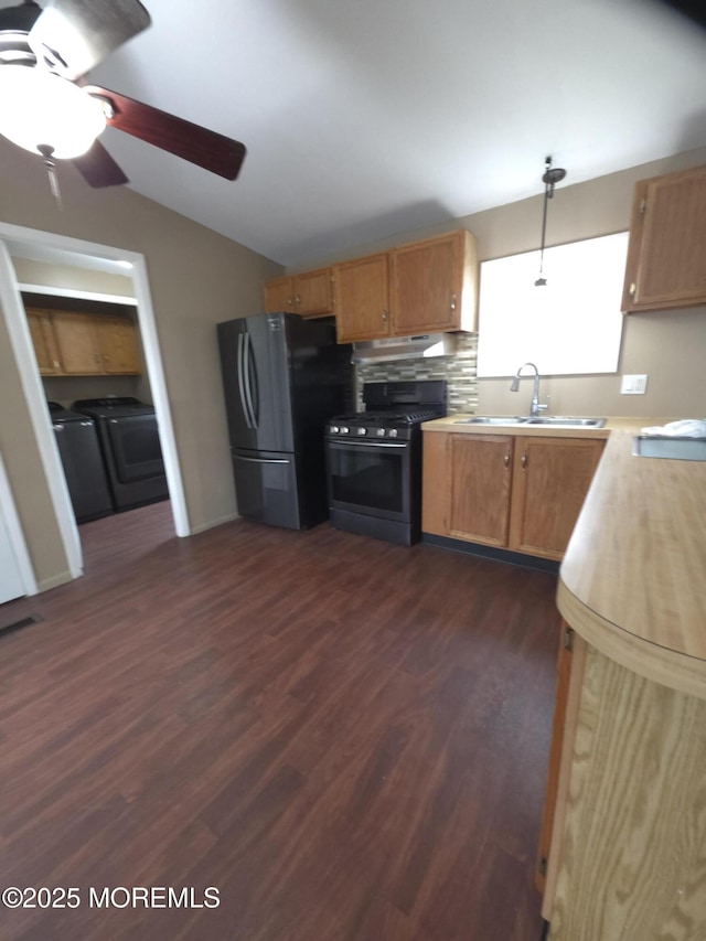 76 Secretariat St Unit 68, Howell, NJ 07731 - kitchen featuring freestanding refrigerator, gas stove, separate washer and dryer, lofted ceiling, and ceiling fan