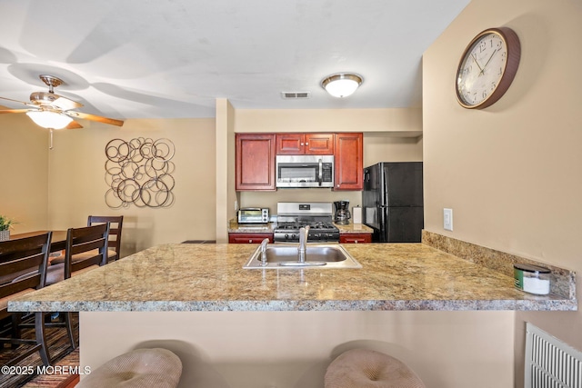 147 Longfield Ct # 147, East Brunswick, NJ 08816 - kitchen with appliances with stainless steel finishes, a breakfast bar, a peninsula, and ceiling fan