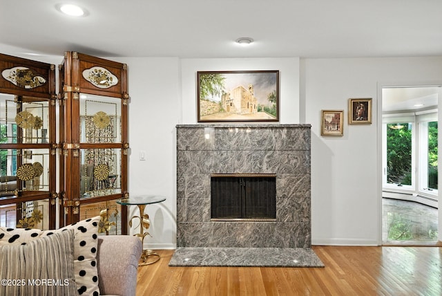 7 Stony Ridge Dr, Hillsdale, NJ 07642 - living area featuring wood finished floors, a tiled fireplace, and recessed lighting