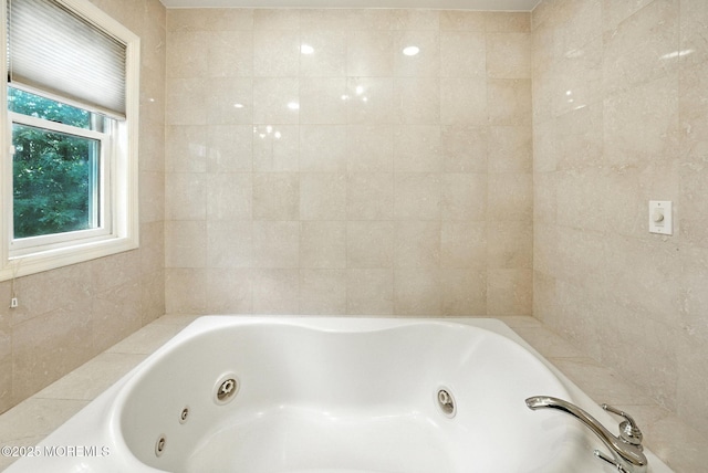 7 Stony Ridge Dr, Hillsdale, NJ 07642 - full bath with a tub with jets