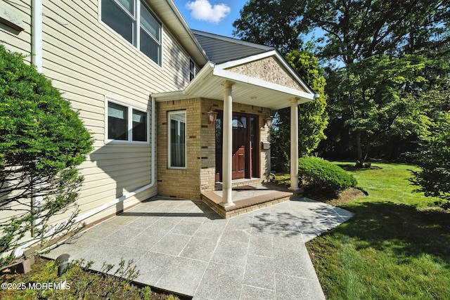 7 Stony Ridge Dr, Hillsdale, NJ 07642 - entrance to property featuring a yard