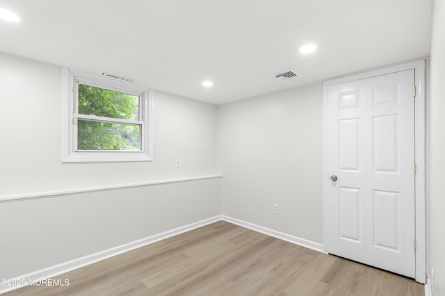 424 River Ter, Toms River, NJ 08755 - unfurnished room with light wood-type flooring and recessed lighting