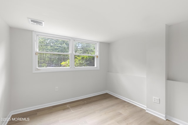 424 River Ter, Toms River, NJ 08755 - spare room with light wood-style floors and baseboards