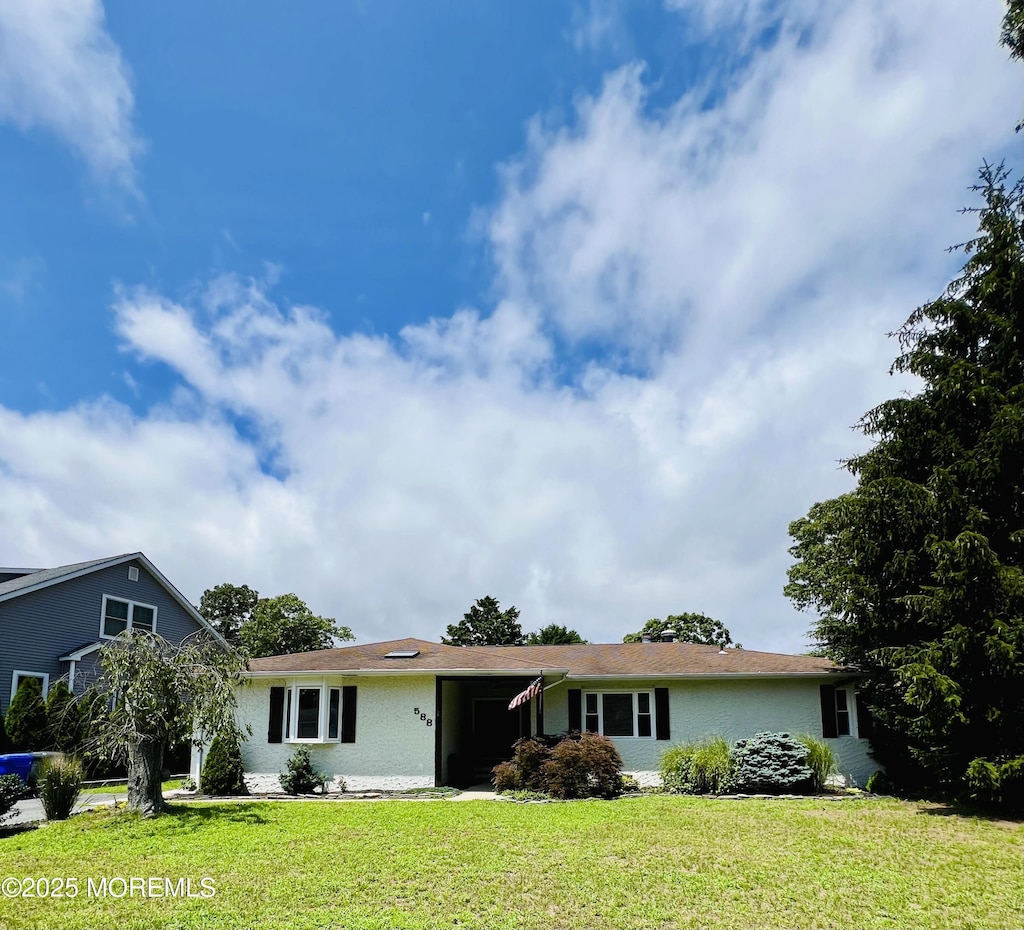 588 Midwood Dr, Brick, NJ 08724 - ranch-style home featuring a front yard
