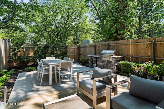 144 Colony Cir, Lakewood, NJ 08701 - fenced backyard with a patio area, outdoor dining space, an outdoor hangout area, and exterior kitchen