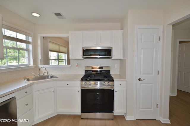 3229 Flagstone Ct, Toms River, NJ 08755 - kitchen with appliances with stainless steel finishes, light wood-style floors, tasteful backsplash, light countertops, and recessed lighting