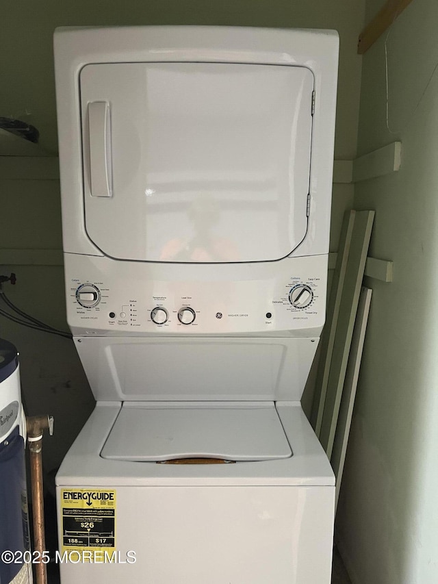 6D Potomac Ln, Manchester, NJ 08759 - washroom with stacked washer and clothes dryer
