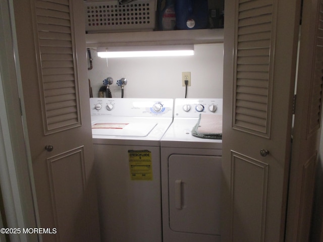 496A Thornbury Ct, Lakewood, NJ 08701 - washroom with washing machine and dryer