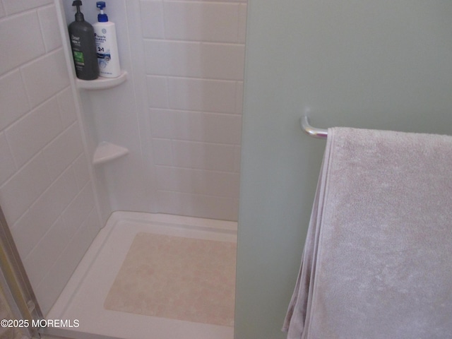 496A Thornbury Ct, Lakewood, NJ 08701 - bathroom featuring a shower
