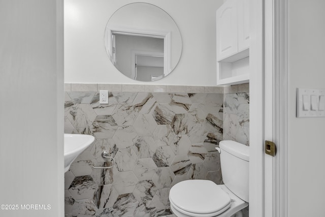 925 Edgebrook Dr N, Toms River, NJ 08757 - bathroom with tile walls and toilet