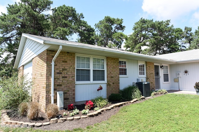 8B Cambridge Cir, Manchester, NJ 08759 - ranch-style home with a front yard and brick siding