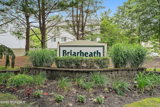 28 Dortmunder Dr, Manalapan, NJ 07726 - view of community / neighborhood sign