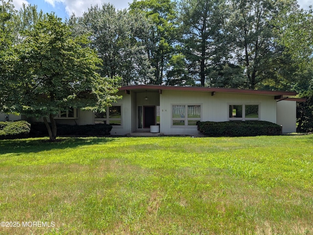 2 Patty Dr, Wrightstown, NJ 08562 - view of front of house with a front lawn