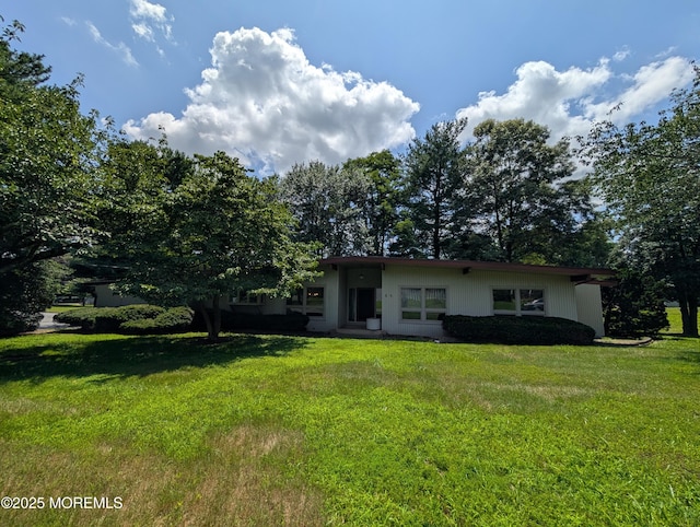 2 Patty Dr, Wrightstown, NJ 08562 - view of front facade featuring a front yard
