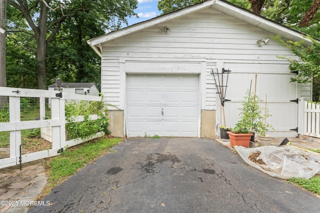 49 Highland Ave, Leonardo, NJ 07737 - detached garage with driveway