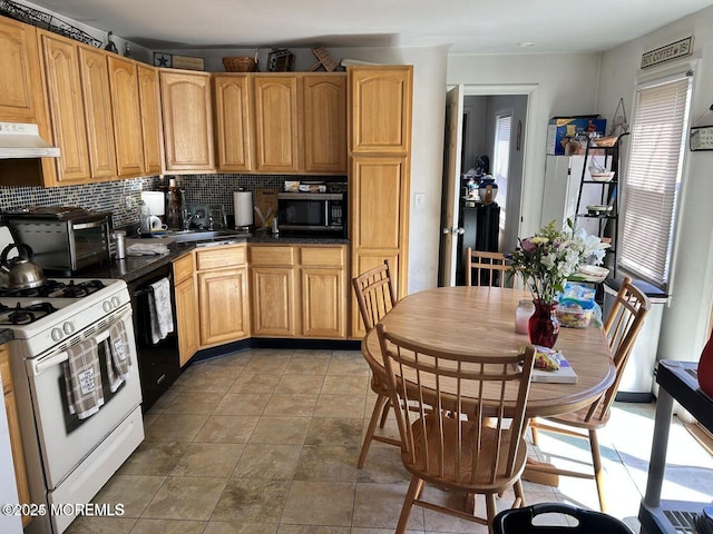 79 Compton St Unit A & B, Belford, NJ 07718 - photo 3