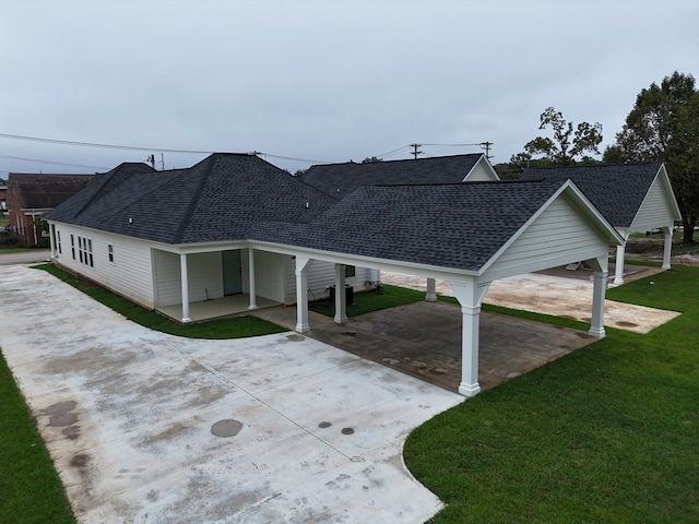 exterior space featuring a lawn