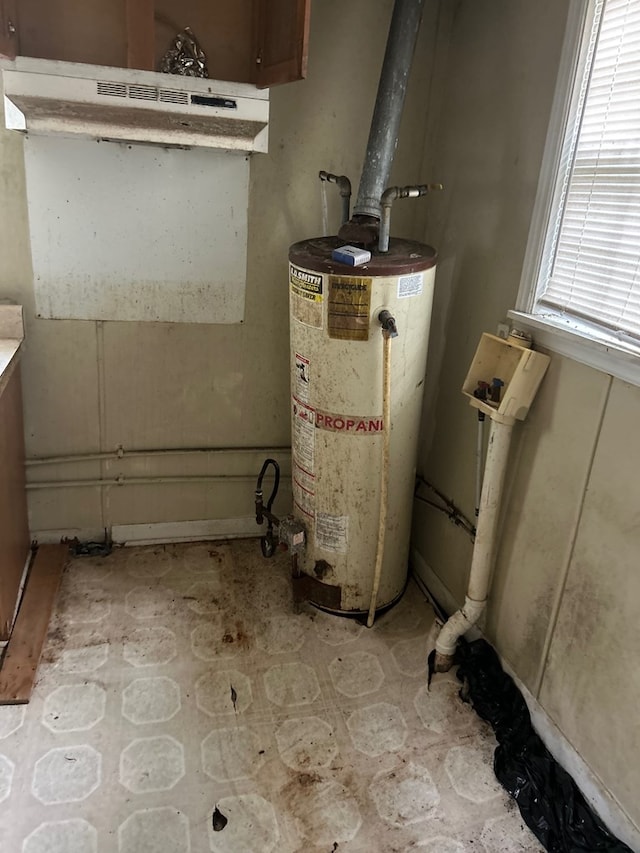 606 Willard Ave, Albany, GA 31701 - utilities featuring gas water heater