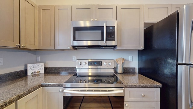 314 Grove Pointe Dr, Thomasville, GA 31792 - kitchen featuring stainless steel appliances