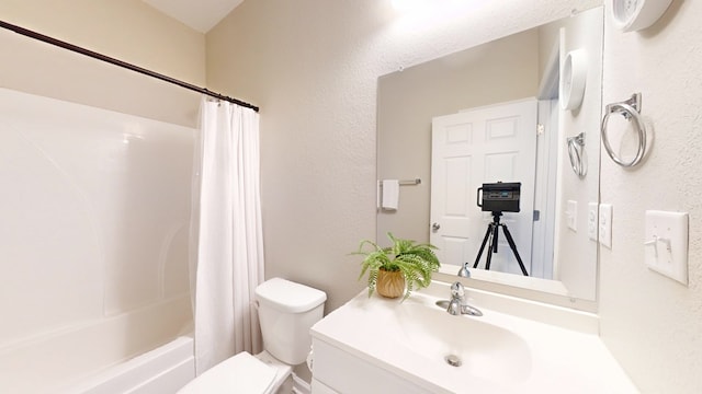 314 Grove Pointe Dr, Thomasville, GA 31792 - full bath with vanity, toilet, shower / bath combo with shower curtain, and a textured wall