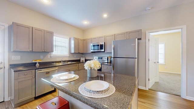 314 Grove Pointe Dr, Thomasville, GA 31792 - kitchen with stainless steel appliances, a sink, dark countertops, light wood-type flooring, and recessed lighting