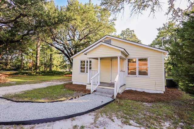 101 Hambleton St, Thomasville, GA 31792 - bungalow featuring a porch