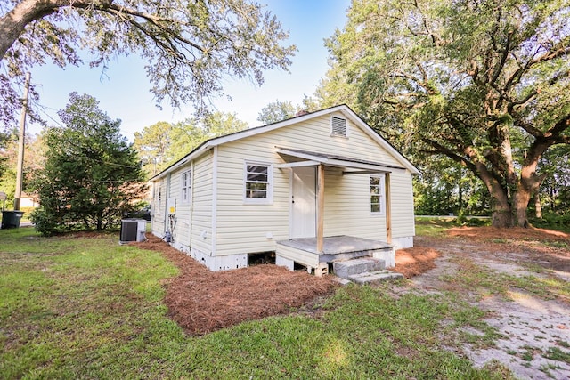 101 Hambleton St, Thomasville, GA 31792 - view of home's exterior with a central AC unit and a yard