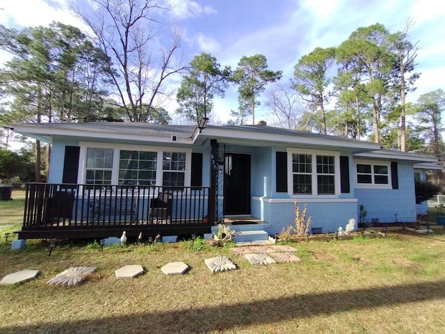 ranch-style home with a front lawn, crawl space, and brick siding