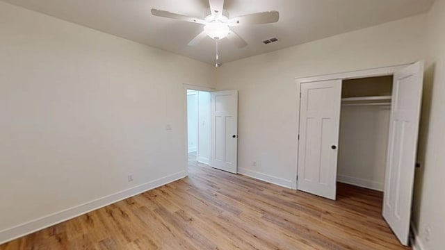 unfurnished bedroom featuring light wood-type flooring, a closet, and ceiling fan