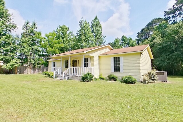 452 Bn Railroad Cir, Boston, GA 31626 - ranch-style house featuring a porch