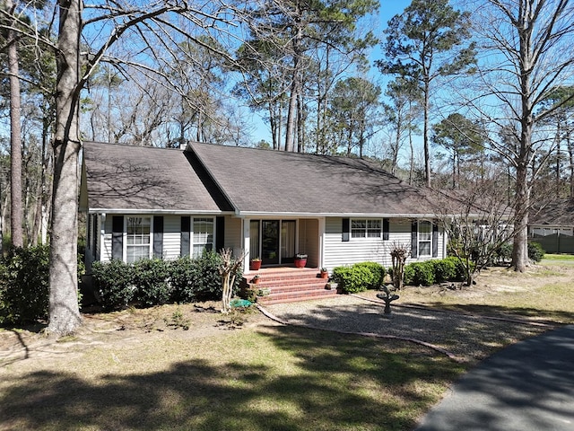 view of front of home featuring a front lawn