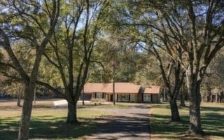 view of front of home featuring a front lawn