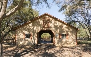 view of front facade featuring an outdoor structure