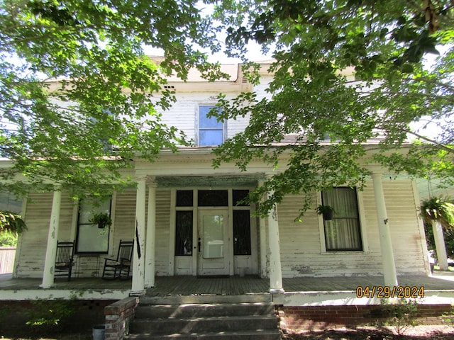 view of front of house featuring covered porch