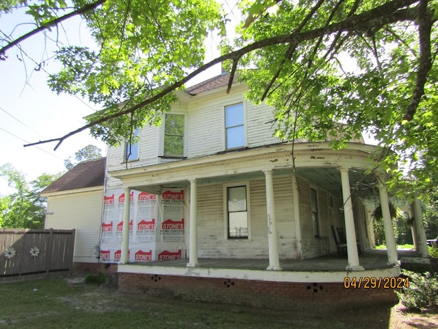 view of front of property featuring a porch