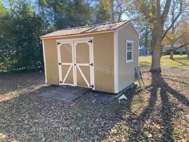 view of outbuilding