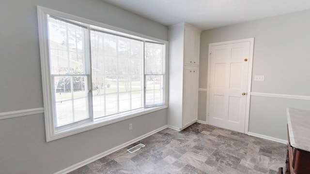 foyer featuring visible vents and baseboards